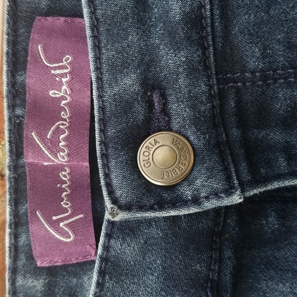 Gloria Vanderbilt  Women's Jean's  size 16 - Picture 2 of 7